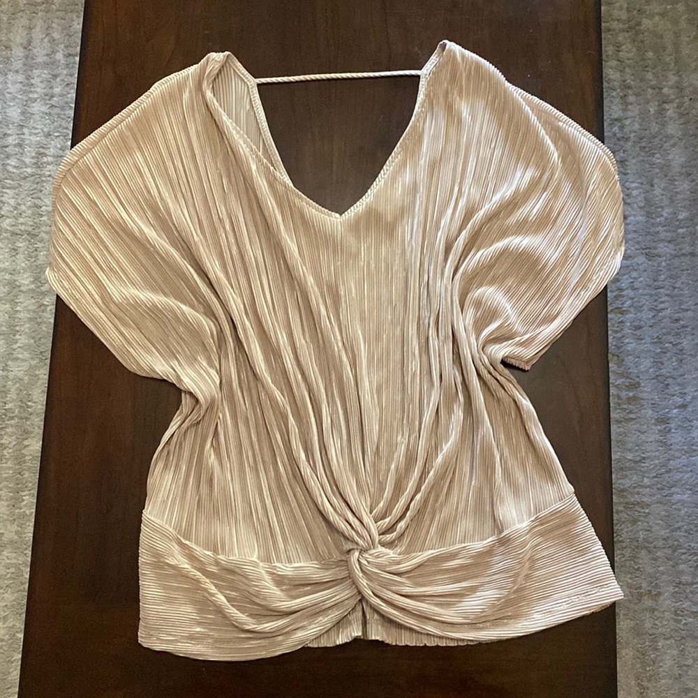 Women’s Top with Twist at Waist